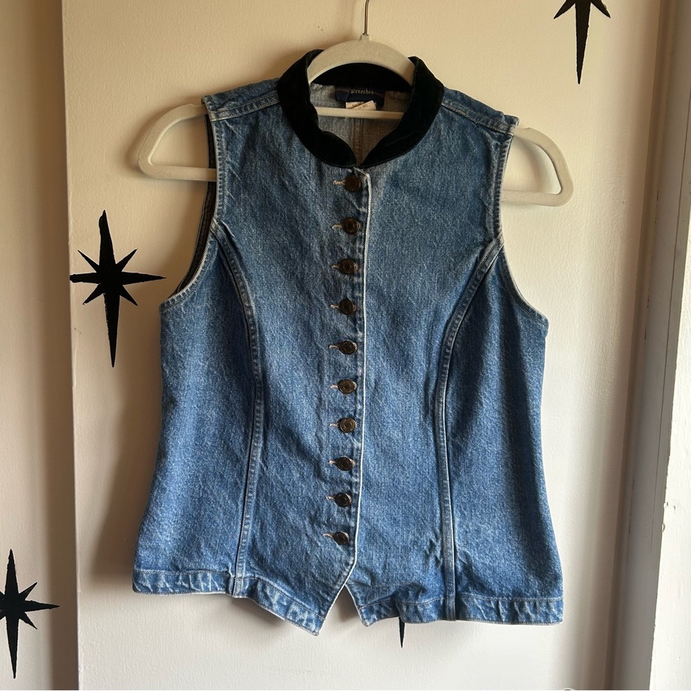 Sleeveless Vintage Denim Button-Front Vest with Contrasting Collar